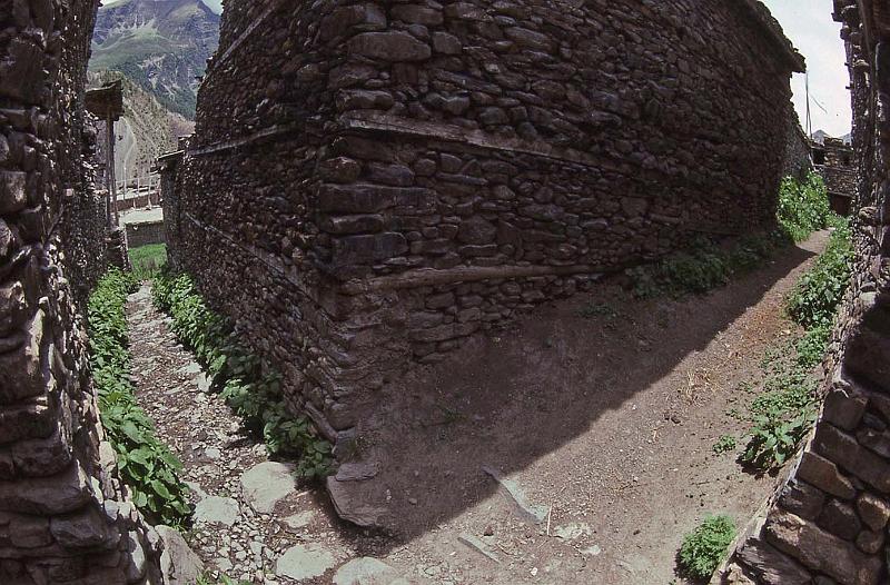 WT 1000 167-31 Nepal Manang On the Annapurna Circuit.jpg